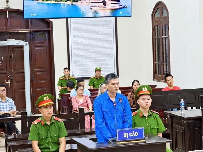 Hồ Sỹ Hùng khai nhận hành vi phạm tội. (ảnh: Quang Thạnh).