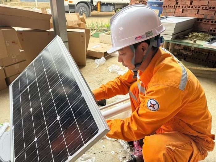 Điện gió, điện mặt trời tăng tốc trong cơ cấu nguồn điện Việt Nam. Ảnh: EVN