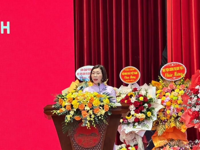 Bà Nguyễn Thị Trường Giang trình bày Báo cáo chính trị tại Đại hội. Ảnh: Diệu Linh
