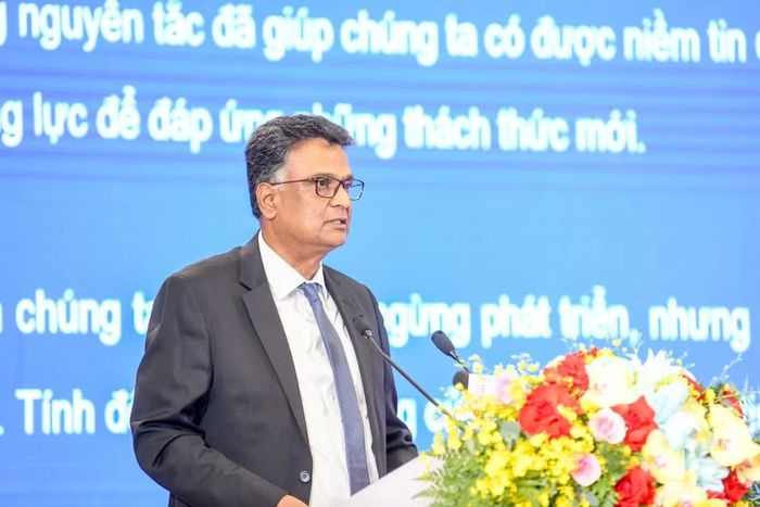 Ông K. Sanjay Murthy - Tổng Kiểm toán và Kiểm soát Ấn Độ tham luận.