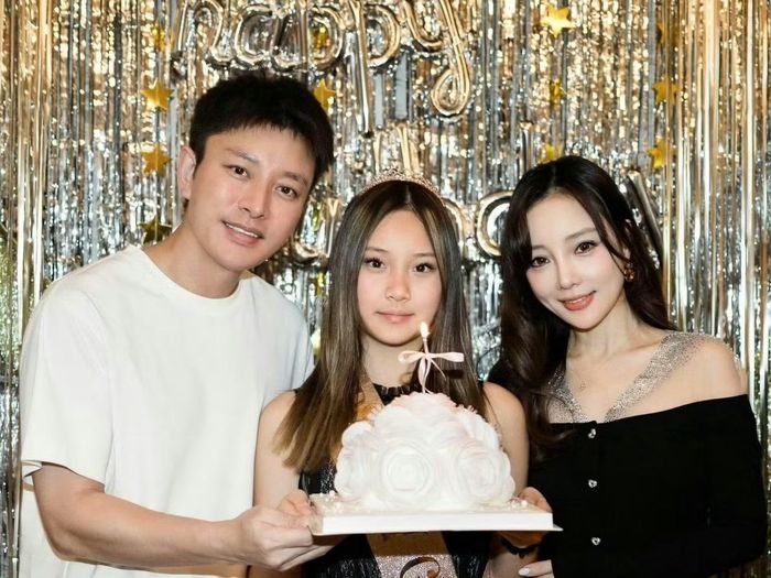 Giả Nãi Lượng và Lý Tiểu Lộ gặp lại để cùng tổ chức sinh nhật cho con gái.