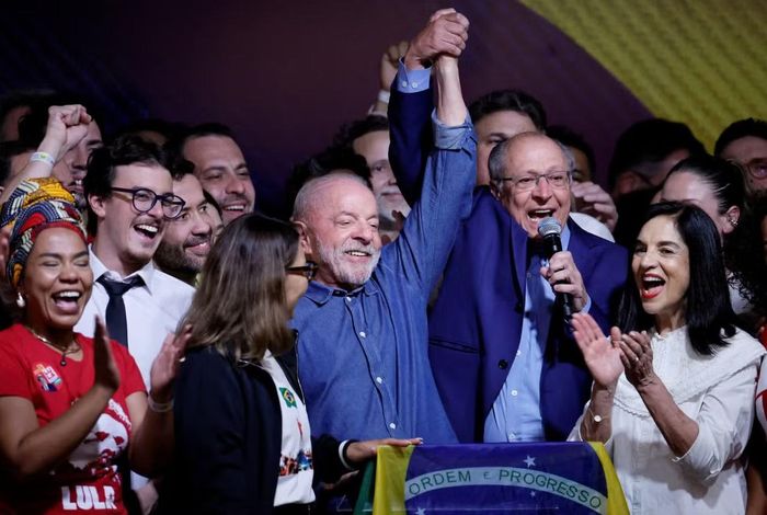 Tổng thống Lula da Silva phát biểu ăn mừng chiến thắng tại Sao Paulo. (Ảnh: Reuters)