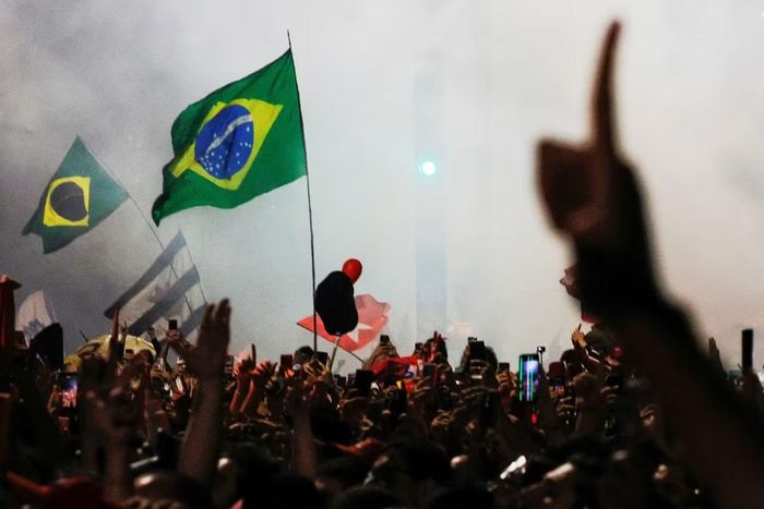 Những người ủng hộ ăn mừng chiến thắng của ông Lula. (Ảnh: Reuters)