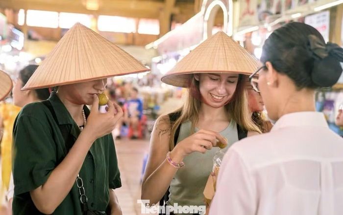 Các concert thu hút đông đảo khán giả, mở thêm cơ hội kích cầu du lịch, mua sắm và dịch vụ tại TPHCM.