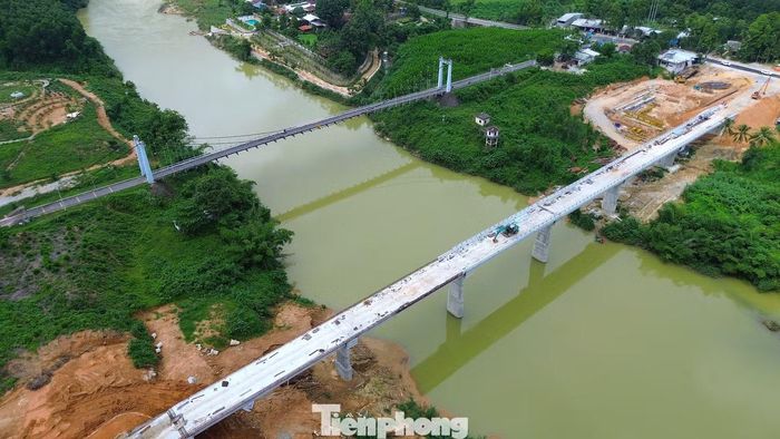 Người dân xã Bình Điền kỳ vọng cầu mới sớm hoàn thành, giúp giao thông vùng thượng nguồn sông Hương an toàn, thuận lợi hơn.