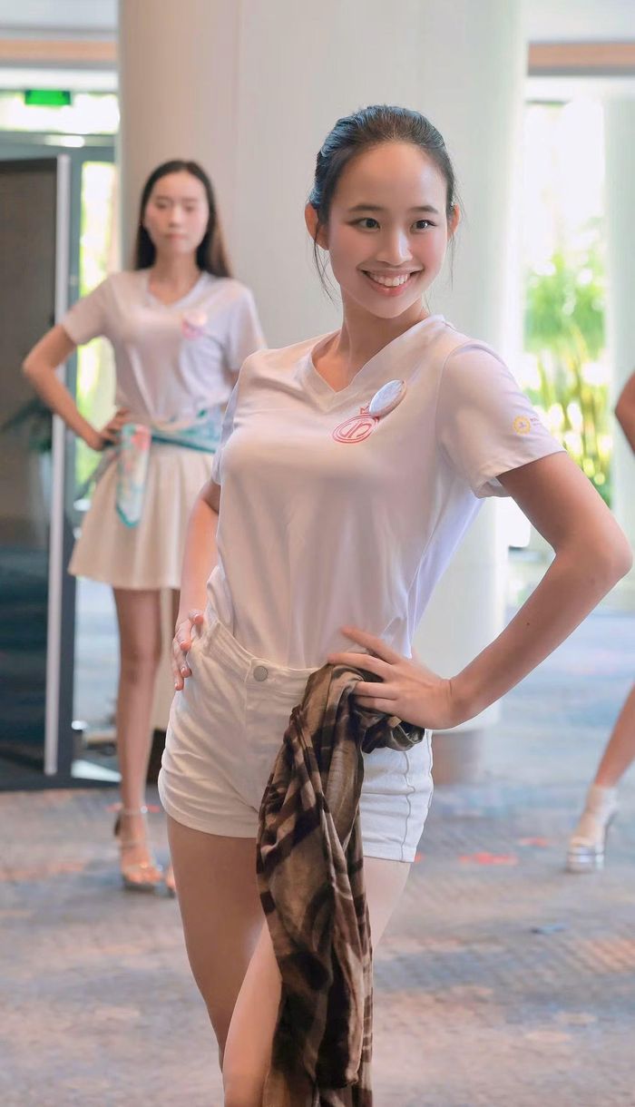 Điều khiến Minh Phương trân trọng nhất là sự gắn kết và tinh thần luôn động viên, nâng đỡ lẫn nhau. Được lắng nghe câu chuyện của từng thí sinh, chứng kiến những nỗ lực của mọi người mỗi ngày giúp cô có thêm động lực để hoàn thiện bản thân. Cô cũng nhận ra rằng mỗi cô gái đều có một câu chuyện, thế mạnh và nét đẹp riêng, và chính sự khác biệt ấy đã làm cho hành trình này trở nên đáng nhớ hơn.