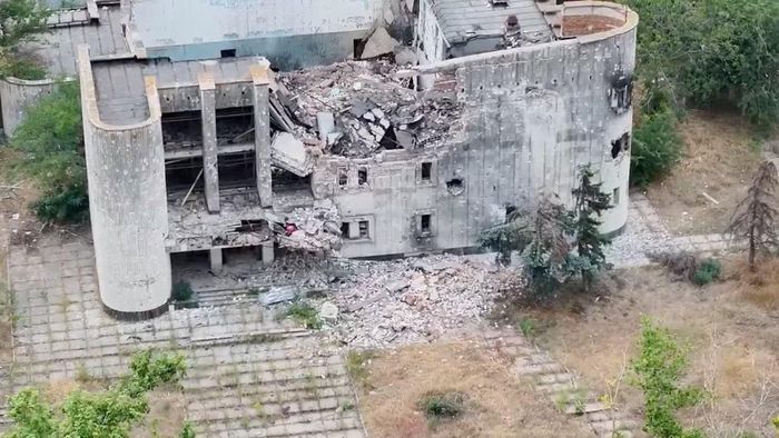 Một tòa nhà bị phá hủy tại Oleshky, tỉnh Kherson. (Ảnh: Reuters)
