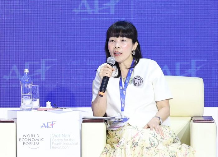 Bà Phạm Quỳnh Mai nêu ý kiến. Ảnh: Ngô Tùng.