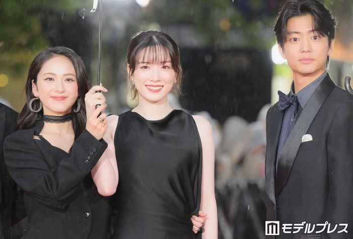 Nagano Mei trở lại hoạt động nghệ thuật công khai sau khi vướng scandal.