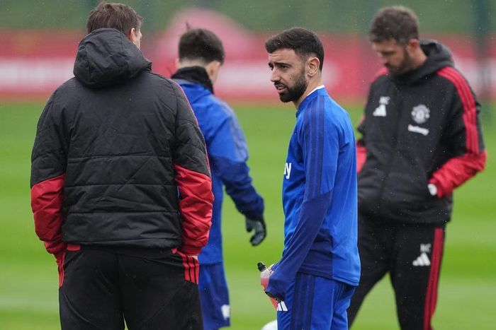  Bruno Fernandes đã công khai chỉ trích chiến thuật của HLV Carrick sau trận thua Como. 