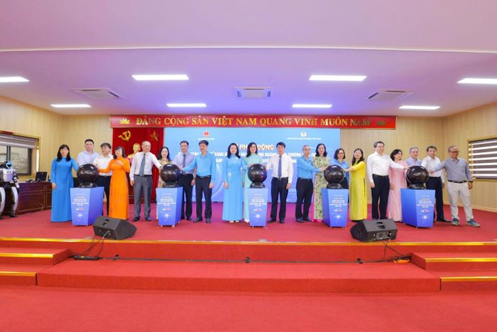 Nghi thức phát động phong trào “Sáng kiến mỗi ngày”, khởi động Cuộc thi “Nhóm giải pháp Đổi mới sáng tạo - Chuyển đổi số ngành Công Thương”.