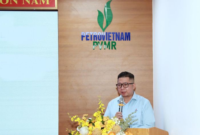 Ông Lương Xuân Hoàng, Trưởng Ban Tổng hợp PVMR công bố các quyết định bổ nhiệm.