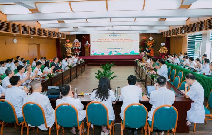 Toàn cảnh lễ công bố quyết định bổ nhiệm TS.BS Nguyễn Ngọc Hùng giữ chức vụ Phó Giám đốc Bệnh viện, phụ trách chuyên môn.
