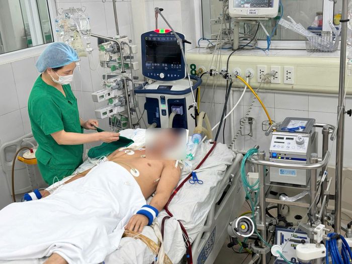 Nam thanh niên 23 tuổi ở Tuyên Quang bị sốt xuất huyết Dengue nguy kịch (Ảnh: Bệnh viện cung cấp).