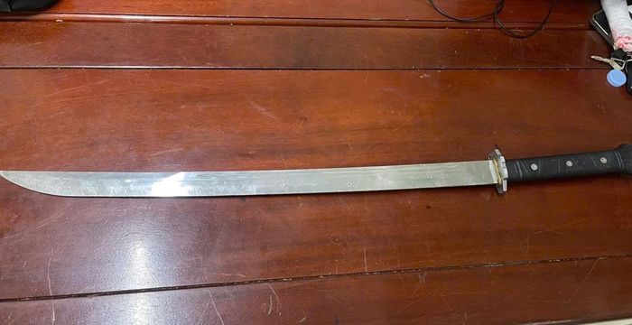 Kiếm thu giữ trong vụ việc.