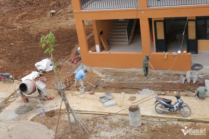Công trình trường NTLC Tri Lễ đang gấp rút hoàn thành. Ảnh: Thanh Hải