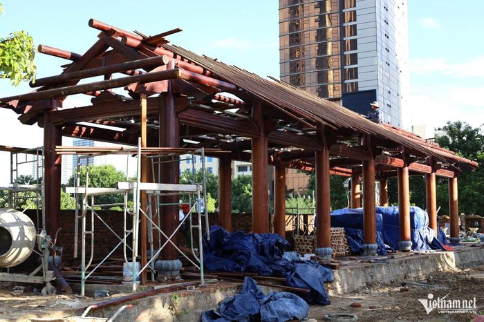 Các hạng mục bổ trợ như nhà nghỉ chân, khu kỹ thuật, lối đi nội bộ... cũng được thiết kế hài hòa với tổng thể kiến trúc cổ.