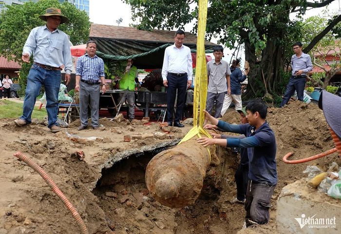 Ngày 21/10, một khẩu súng thần công được phát hiện trong quá trình thi công dự án. Hiện vật nằm ở độ sâu khoảng 1,5m tại khu vực phía Đông Bắc thành Điện Hải. Khẩu súng dài 2,95m, được đúc bằng gang.