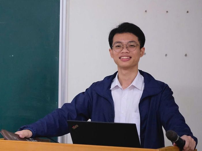 Hiếu tích cực tham gia nghiên cứu khoa học. Ảnh: NVCC