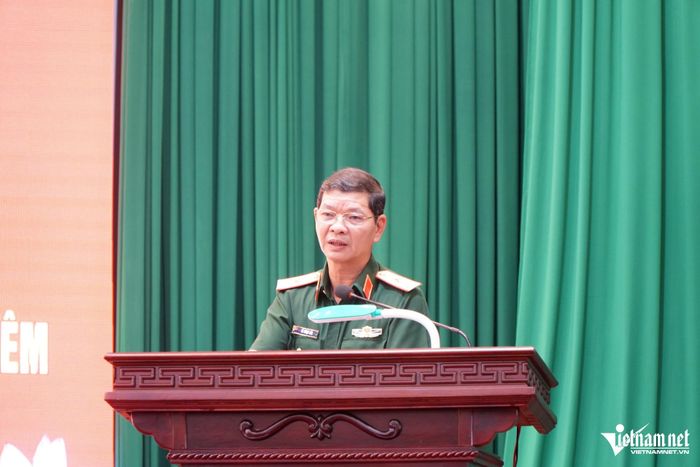 Thiếu tướng Lê Ngọc Hải, Phó Tham mưu trưởng Quân khu 7, phát biểu tại hội nghị. Ảnh: Hoàng Anh
