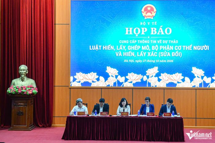 Bộ Y tế họp báo dự thảo Luật Hiến, lấy, ghép mô, bộ phận cơ thể người và hiến, lấy xác (sửa đổi).  Ảnh: Thạch Thảo