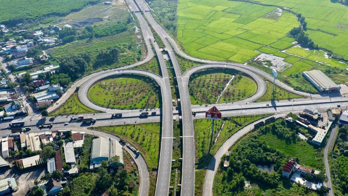 Nút giao Quốc lộ 51 với đường T1 kết nối sân bay Long Thành. Ảnh: T. Linh