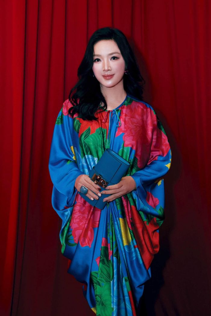 Hoa hậu Giáng My đẹp yêu kiều.
