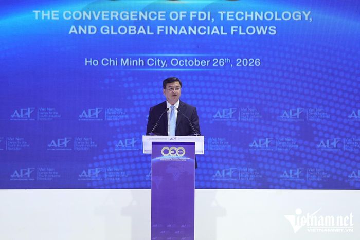 Phó Chủ tịch UBND TPHCM Nguyễn Công Vinh tiếp thu ý kiến đóng góp của các đại biểu và phát biểu kết luận hội nghị. Ảnh: Phước Sáng