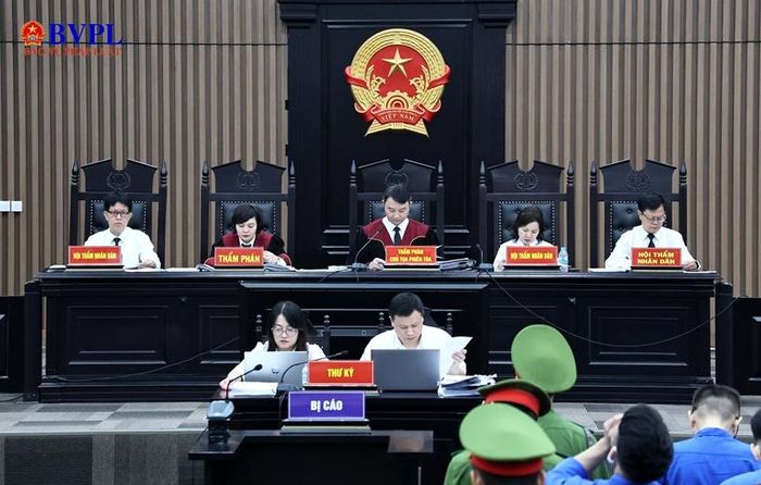 Hội đồng xét xử.