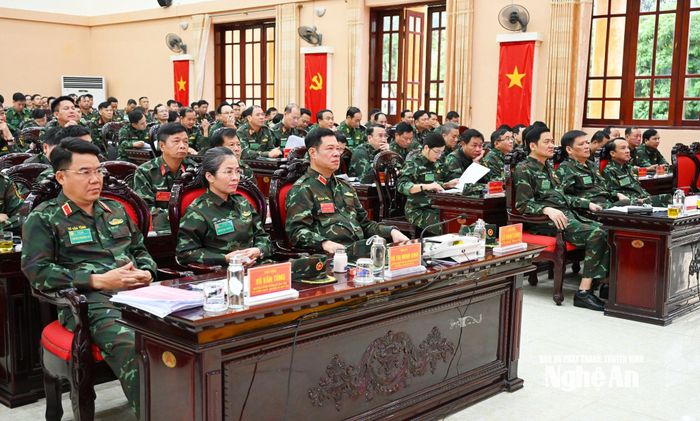 Các đại biểu tham dự lễ khai mạc tại điểm cầu Bộ Chỉ huy Quân sự tỉnh. Ảnh: Thành Cường