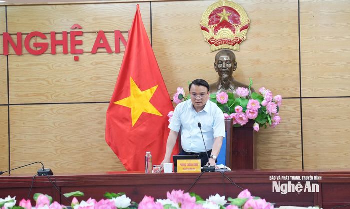 Phó Chủ tịch UBND tỉnh Phùng Thành Vinh phát biểu tại hội nghị về đề xuất của Nghệ An không đưa một số khu vực vào quy hoạch khoáng sản nhóm I. Ảnh: Nguyễn Toàn