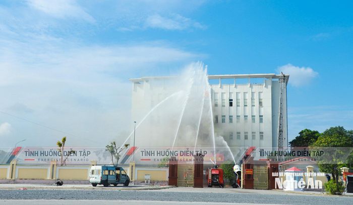 Tình huống chống cháy, nổ tại thực binh A2. Ảnh: Thành Duy