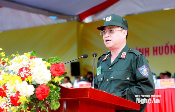 Thiếu tướng Đinh Việt Dũng - Ủy viên Ban Thường vụ Tỉnh ủy, Giám đốc Công an tỉnh Nghệ An, Phó Trưởng Ban Chỉ đạo diễn tập khu vực phòng thủ tỉnh năm 2026 phát biểu bế mạc thực binh A2. Ảnh: Thành Duy