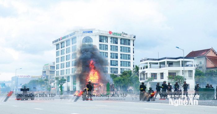 Tình huống xử lý vật liệu nổ tại thực binh A2. Ảnh: Thành Duy
