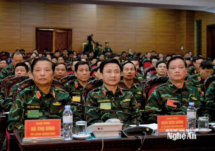 Lãnh đạo Quân khu 4 và tỉnh Nghệ An tham dự lễ khai mạc tại điểm cầu Bộ Tư lệnh Quân khu 4. Ảnh: Duy Đông