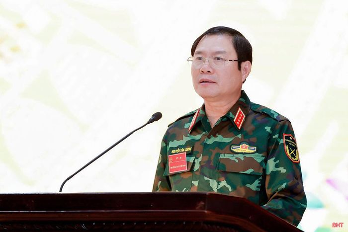 Đại tướng Nguyễn Tân Cương - Ủy viên Trung ương Đảng, Ủy viên Thường vụ Quân ủy Trung ương, Tổng Tham mưu trưởng Quân đội nhân dân Việt Nam, Thứ trưởng Bộ Quốc phòng, Trưởng ban Chỉ đạo diễn tập PT-26 phát biểu khai mạc.