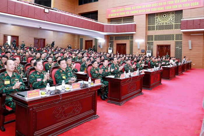 Các đại biểu tham dự ở hội trường Bộ Tư lệnh Quân khu 4.