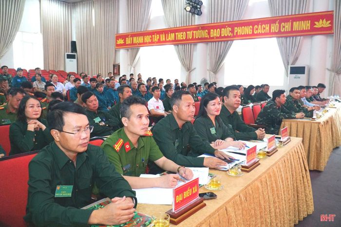 Đại biểu dự khai mạc.