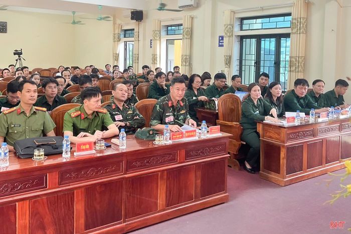 Đại biểu tham dự khai mạc.