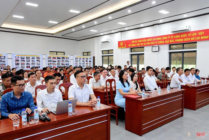 Đại biểu dự hội nghị.