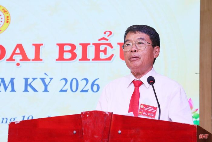 Ông Trác Quang Lâm – Chủ tịch Hội Cựu giáo chức xã Cẩm Bình phát biểu tham luận với nội dung: Phát huy truyền thống đất học Cẩm Bình, xây dựng tổ chức hội vững mạnh, thực hiện tốt phong trào “Bình dân học vụ số”.