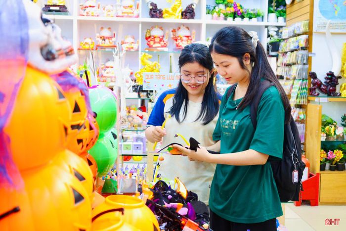 Người trẻ ưu tiên chọn đồ có tính ứng dụng trong sinh hoạt hằng ngày.