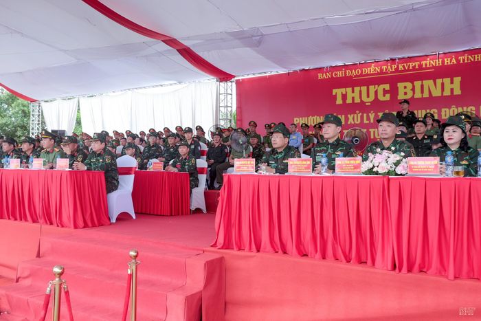 Các đại biểu tham dự diễn tập “Thực binh xử lý tập trung đông người gây rối an ninh, trật tự và phòng, chống khủng bố năm 2026”.