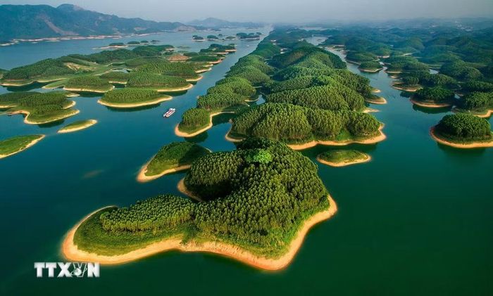 Hồ Thác Bà. (Ảnh: TTXVN phát)