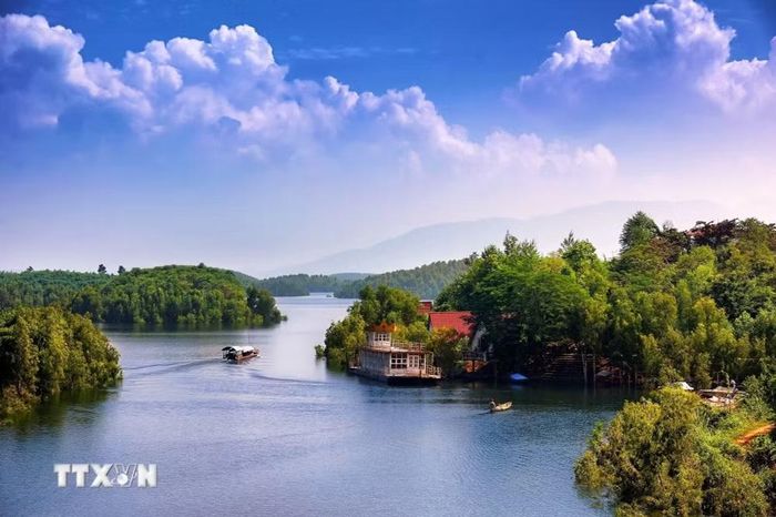 Một góc Hồ Thác Bà. (Ảnh: TTXVN phát)