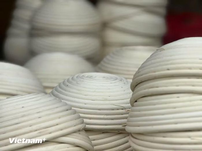 Sản phẩm mây tre đan Phú Vinh không chỉ tiêu thụ trong nước mà đã có mặt tại nhiều thị trường khó tính như Mỹ, Hàn Quốc, Nhật Bản, Pháp, Đức, Anh, Tây Ban Nha. (Ảnh: Thái Hà/Vietnam+)
