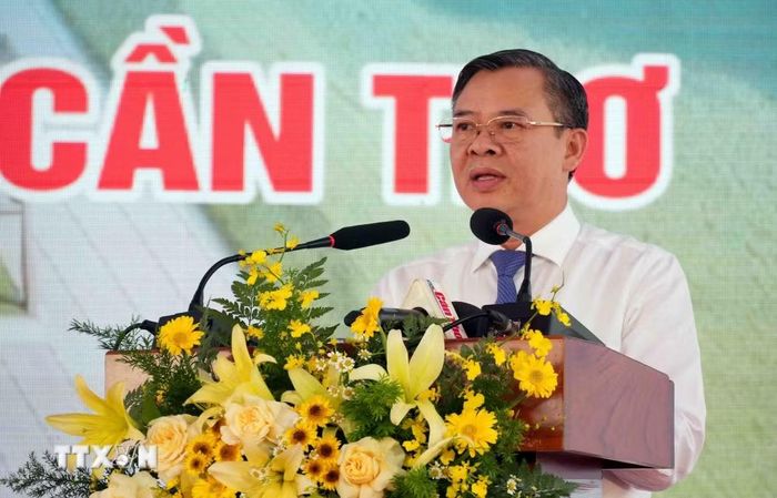Chủ tịch Ủy ban Nhân dân thành phố Cần Thơ Trương Cảnh Tuyên phát biểu tại Lễ khởi công. (Ảnh: Thanh Liêm/TTXVN)