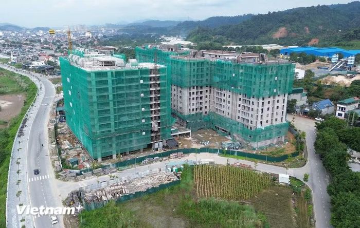 Một dự án nhà ở xã hội đang được đầu tư xây dựng tại tỉnh Lào Cai. (Ảnh: Khánh Hùng/Vietnam+)