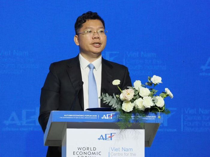 Ông Hoàng Nguyên Dinh - Phó Chủ tịch Uỷ ban Nhân dân Thành phố Hồ Chí Minh phát biểu khai mạc chương trình tại Phòng 3, với chủ đề “Đẩy mạnh hợp tác quốc tế về khoa học công nghệ trong các ngành, lĩnh vực phục vụ mô hình tăng trưởng mới; hợp tác quốc tế của cộng đồng doanh nghiệp và các lãnh đạo doanh nghiệp trẻ toàn cầu".