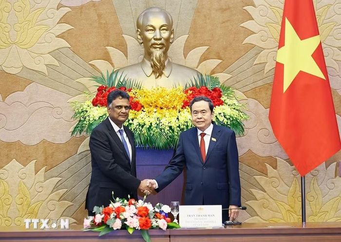 Chủ tịch Quốc hội Trần Thanh Mẫn và Chủ tịch Tổ chức các Cơ quan Kiểm toán tối cao Châu Á (ASOSAI), Tổng Kiểm toán và Kiểm soát Ấn Độ K.Sanjay Murthy. (Ảnh: Doãn Tấn/TTXVN)